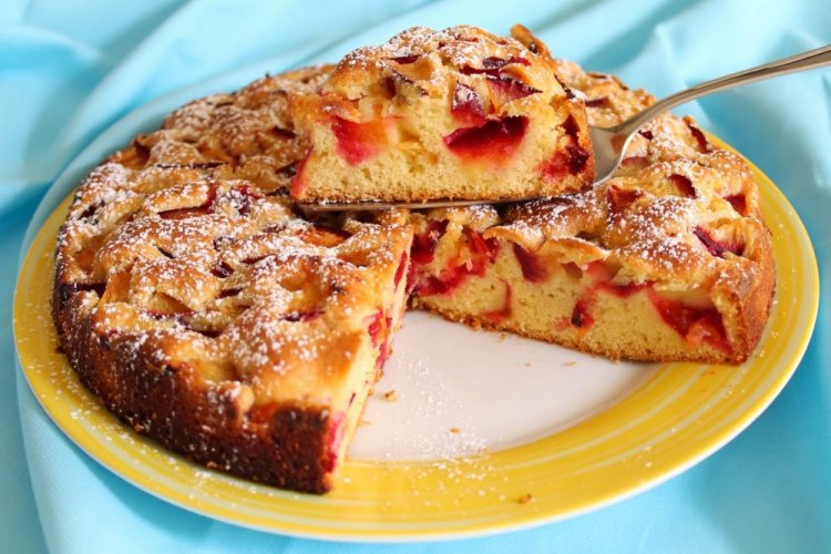 Tarta de ciruela con huevos y leche