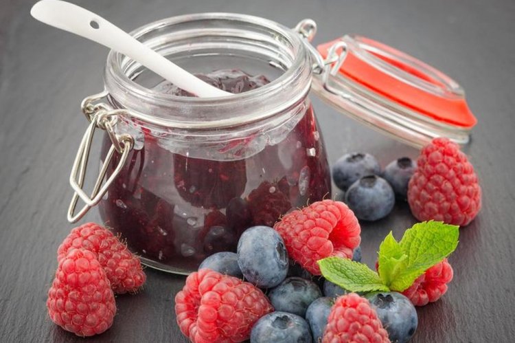 Gelatina de arándanos y frambuesas