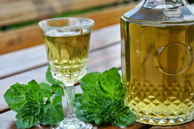 Licor de grosella espinosa con vino