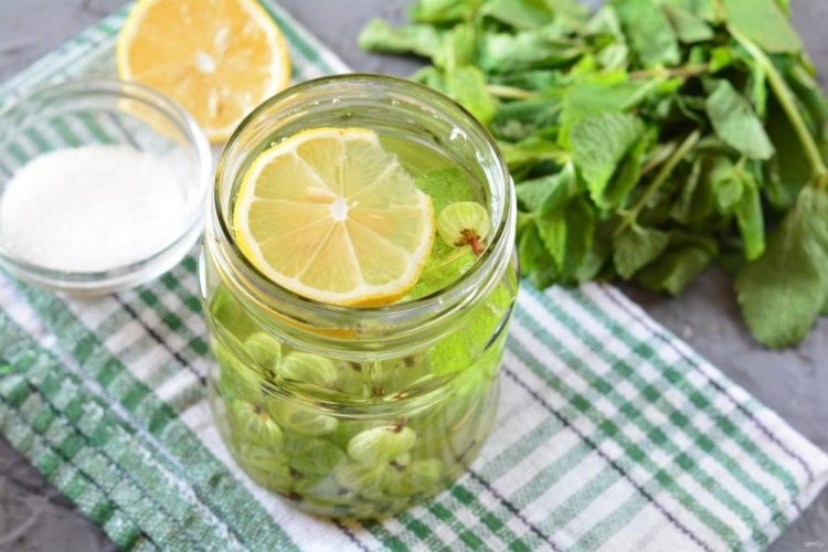 Licor de grosella espinosa con limón
