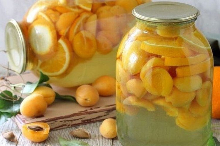 Компот из дыни, абрикосов и апельсина