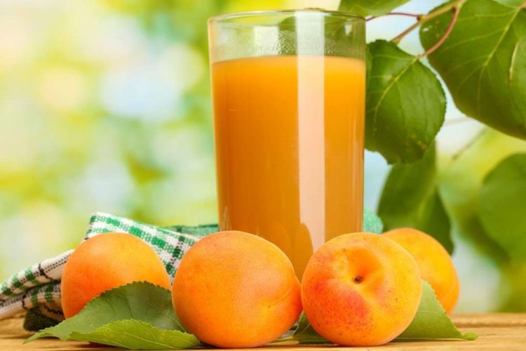 Apricot Juice with Cinnamon and Sugar