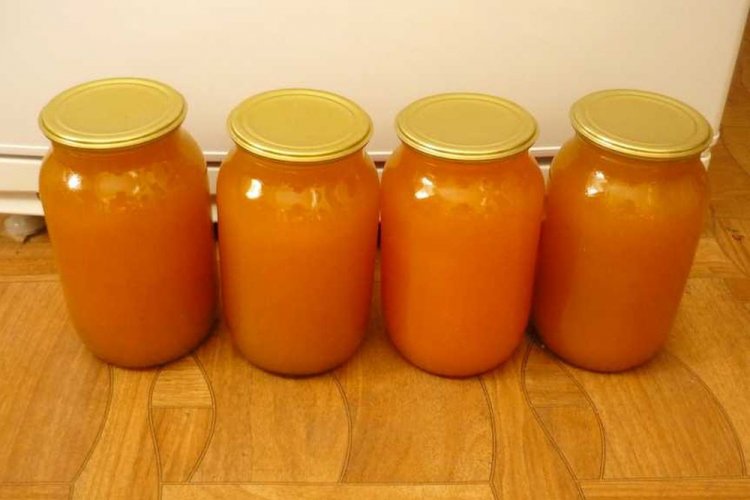 Apricot Juice with Vanilla and Sugar