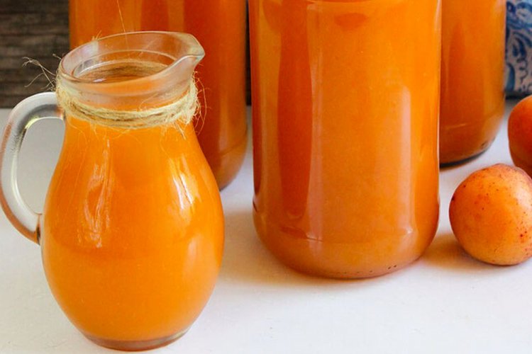 Apricot Juice Made with a Juicer