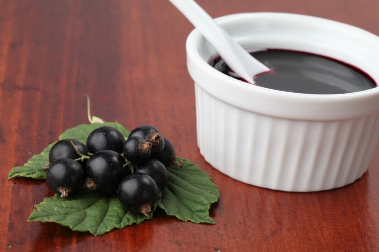 Blackcurrant Sauce for Meat with Red Wine