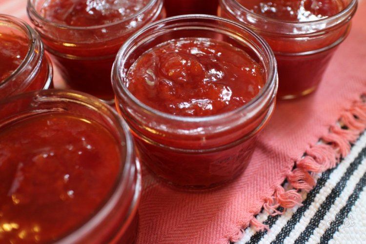 Konfitüre aus weißen Johannisbeeren und Himbeeren