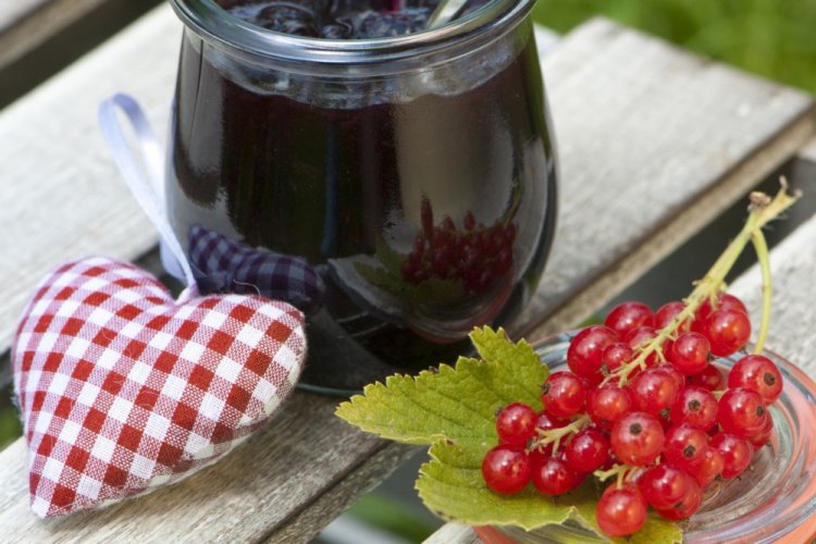 Felsenbirnen- und Rote Johannisbeermarmelade