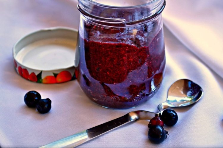 Fünf-Minuten-Felsenbirnenmarmelade