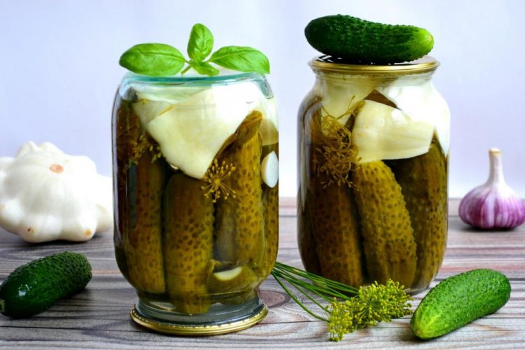 Pepinos con calabacines para el invierno