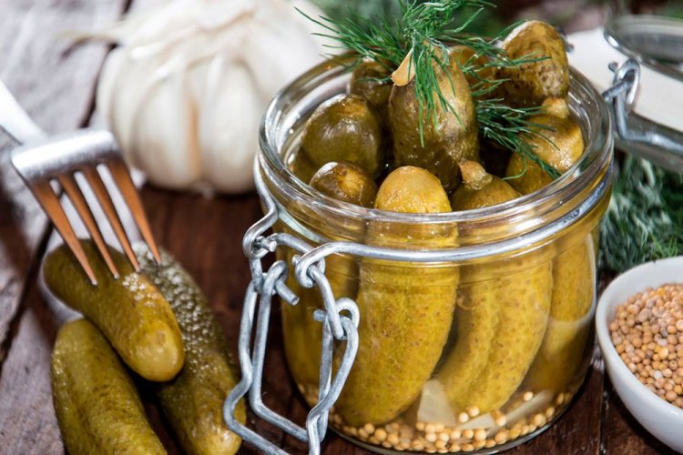 Pepinos con mostaza y cebolla para el invierno