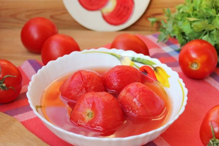 Tomaten im eigenen Saft mit Meerrettich für den Winter