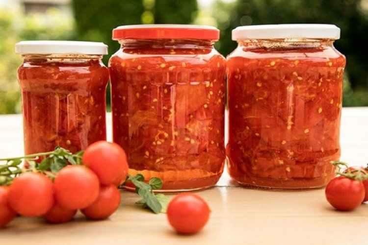 Zerkleinerte Tomaten im eigenen Saft ohne Sterilisation