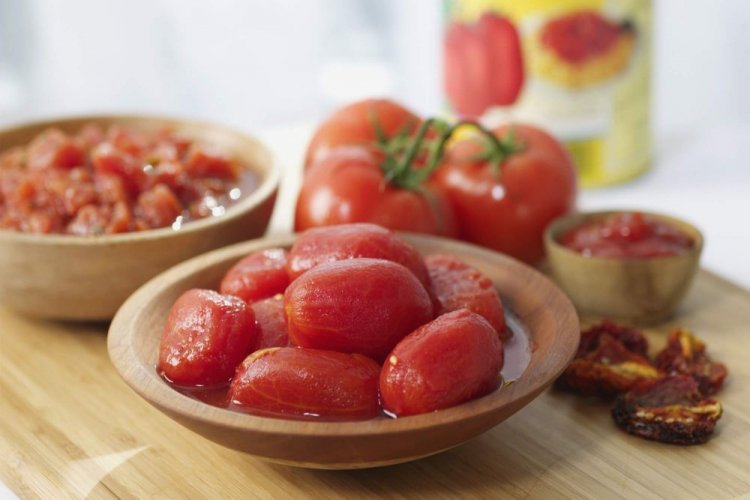 Tomaten im eigenen Saft mit Zitronensäure und Knoblauch