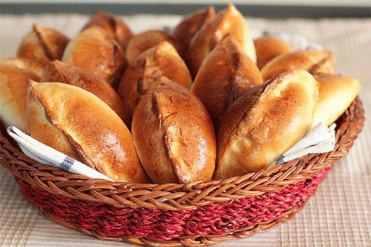 Pasteles dulces de fresa y acedera