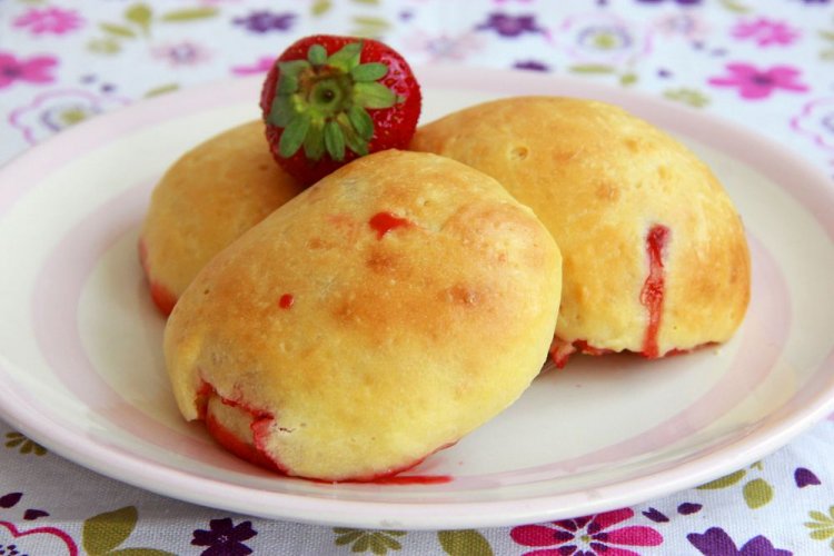 Pasteles de fresa con leche agria