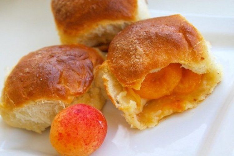 Empanadillas de albaricoque con levadura seca