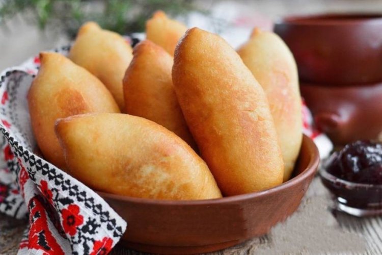 Empanadillas de albaricoque fritas en sartén
