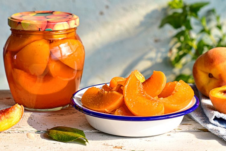 Peaches in Their Own Juice – Classic Recipe