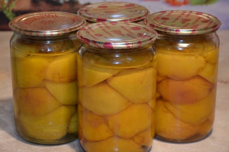 Peeled Peaches in Their Own Juice