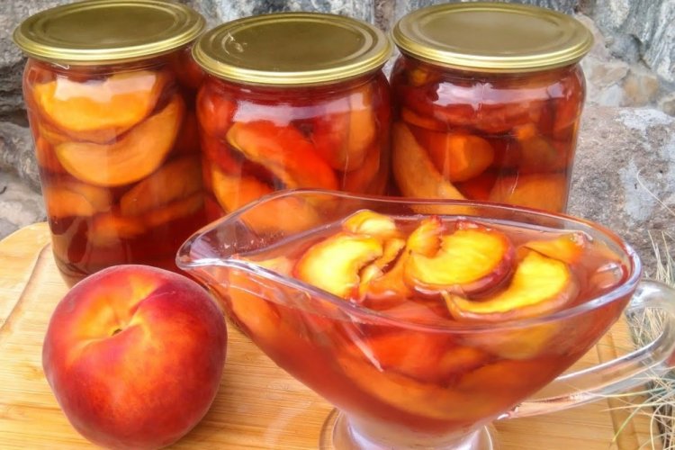 Peaches in Their Own Juice with Cinnamon and Vanilla
