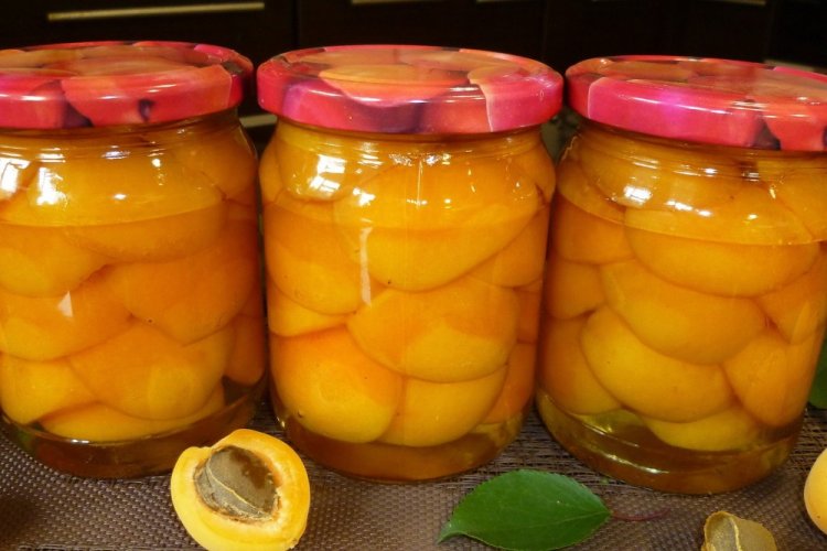 Albaricoques en su propio jugo en olla multicocción