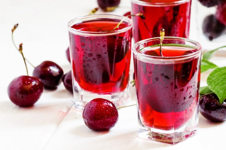 Licor de grosella con cerezas