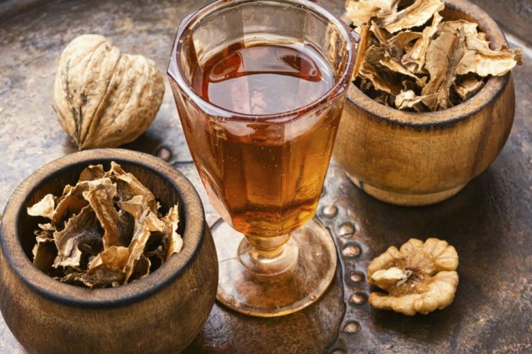 Licor de grosella con tabiques de nuez