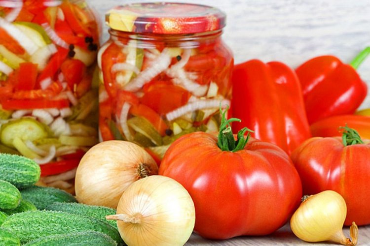 Tomato, Cucumber, and Bell Pepper Salad with Sterilization