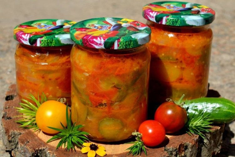 Cucumber and Tomato Salad with Tomato Sauce