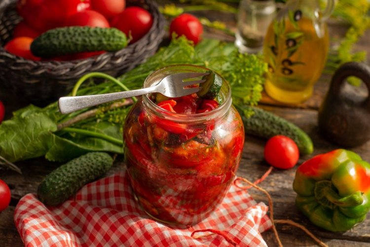 Spicy Tomato and Cucumber Salad for Winter