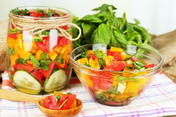 Tomato, Bell Pepper, and Cucumber Salad without Onions