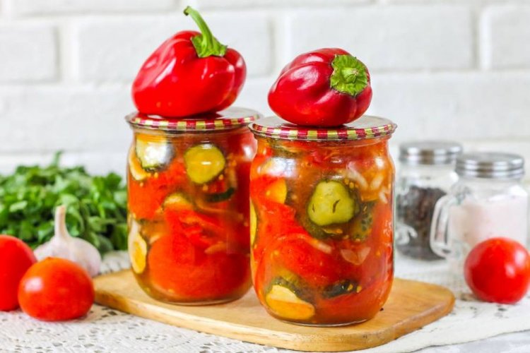 Tomato, Cucumber, and Bell Pepper Salad without Sterilization