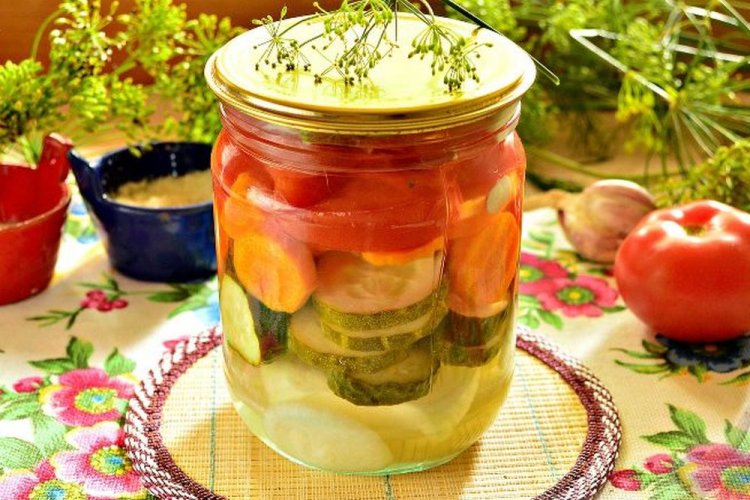 Layered Tomato and Cucumber Salad for Winter