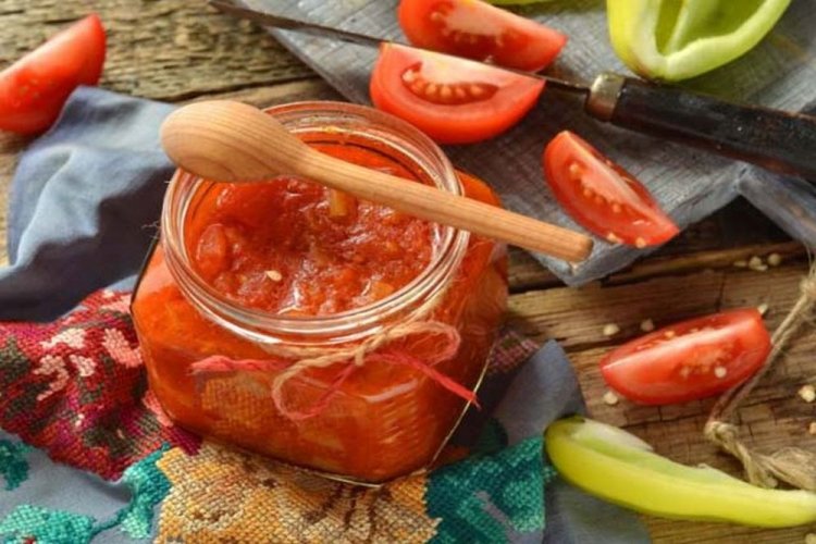 Pisto de calabacín, pimiento dulce y tomates con jengibre