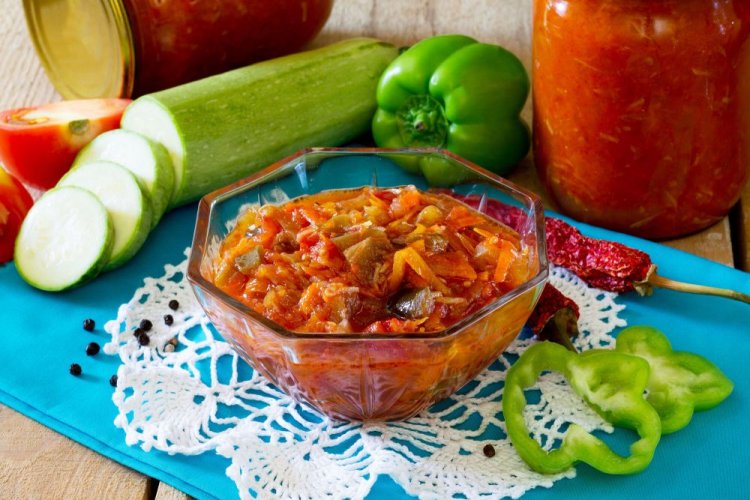 Pisto picante con calabacines, berenjenas y tomates frescos