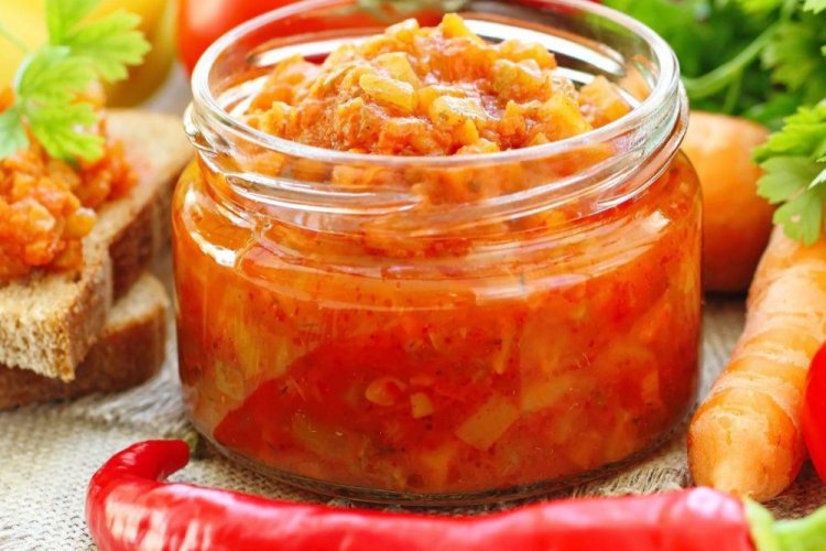 Pisto de calabacín, zanahoria y pimiento picante para el invierno
