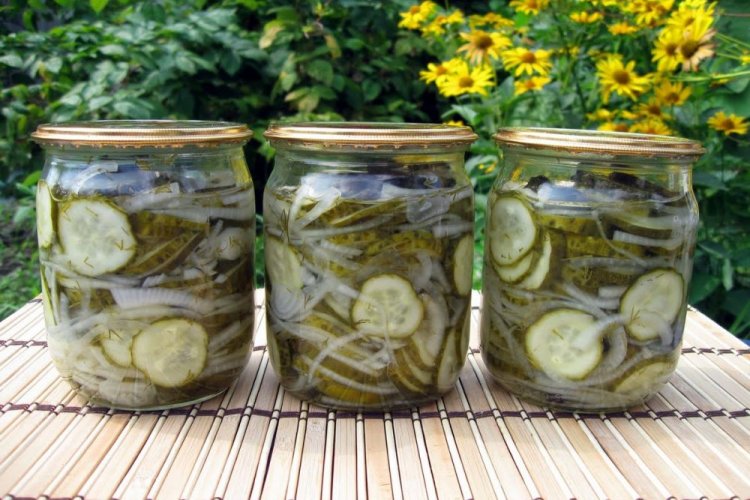 Ensalada de pepino con cebolla para el invierno – receta clásica