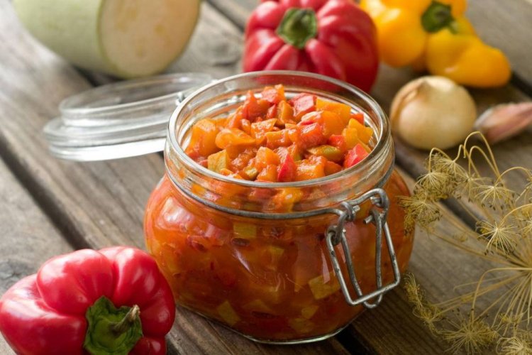 Pisto de calabacín, pimiento morrón y cebolla para el invierno