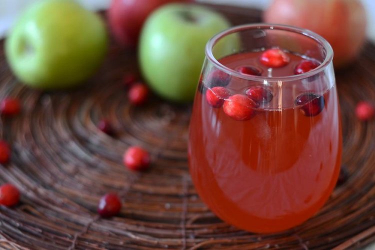 Preiselbeer- und Apfelsaft