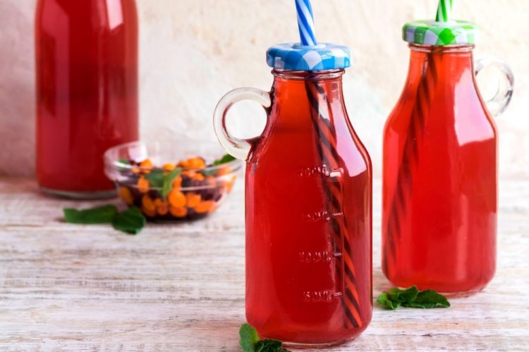 Preiselbeer- und Sanddornsaft