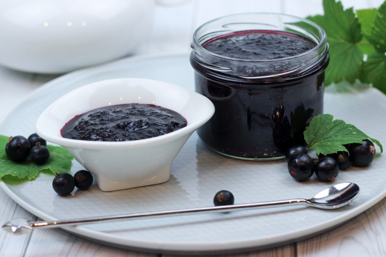 Blackcurrant Jam in a Multicooker
