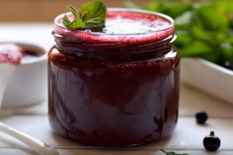 Blackcurrant Jam with Lemon