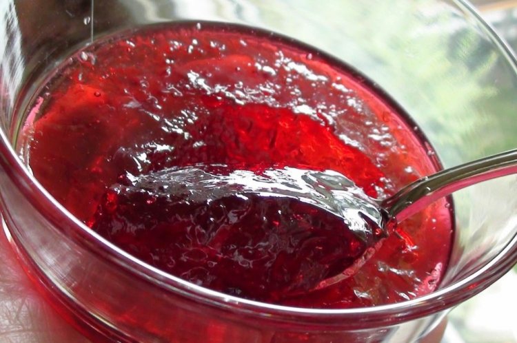 Gelatina de frambuesa y manzana con gelatina