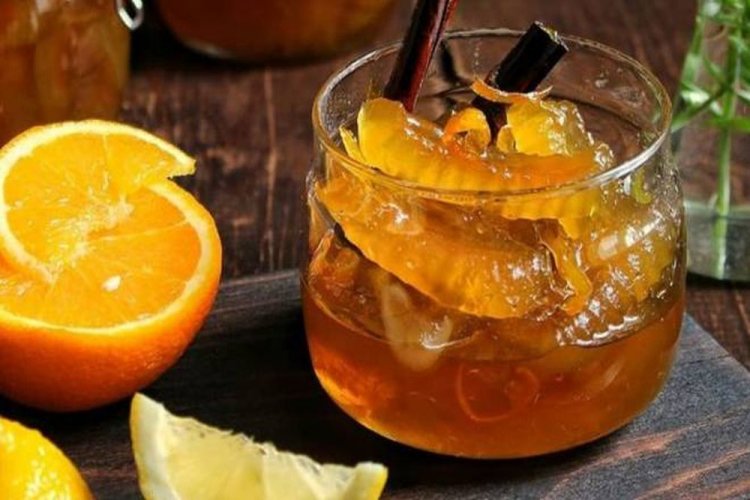 Wassermelonenrinden-Marmelade mit Orangen und Zitronen