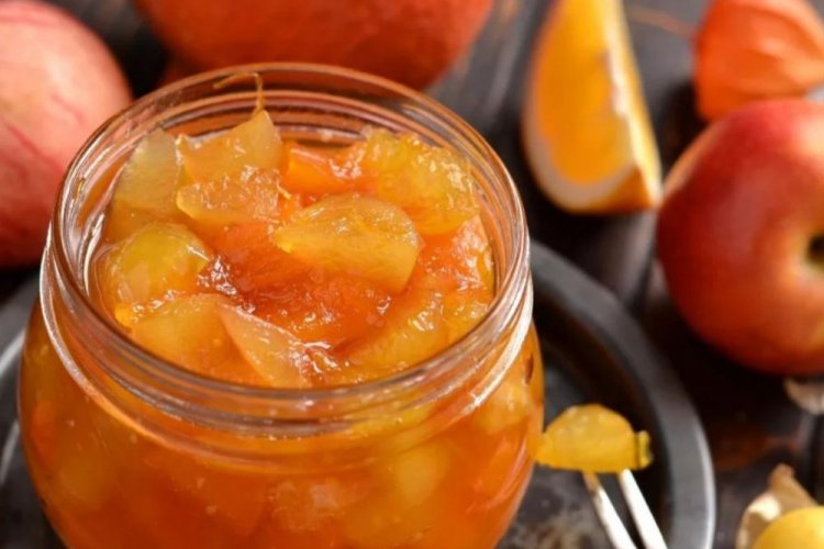 Marmelade aus Wassermelonenschalen, Orangen und Äpfeln