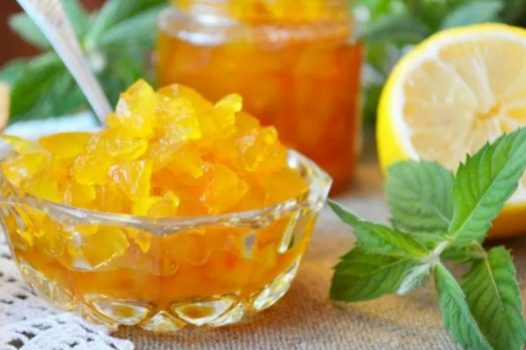 Wassermelonenrinden-Marmelade mit Minze und Zitrone