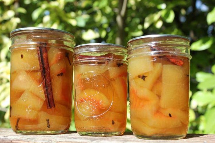Wassermelonenrinden-Marmelade mit Zimt und Nelken