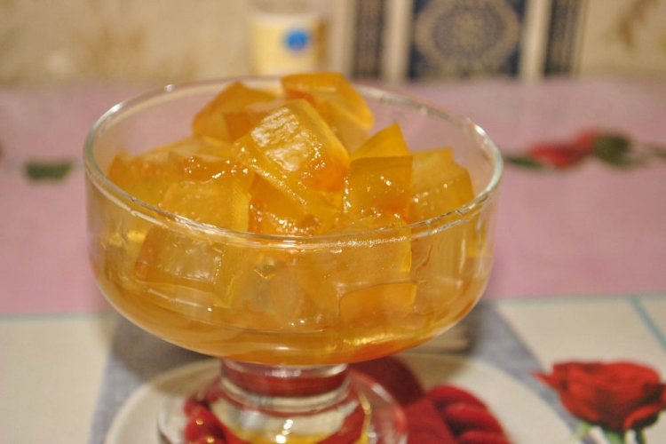 Wassermelonenrinden-Marmelade mit Zitronenschale und -saft