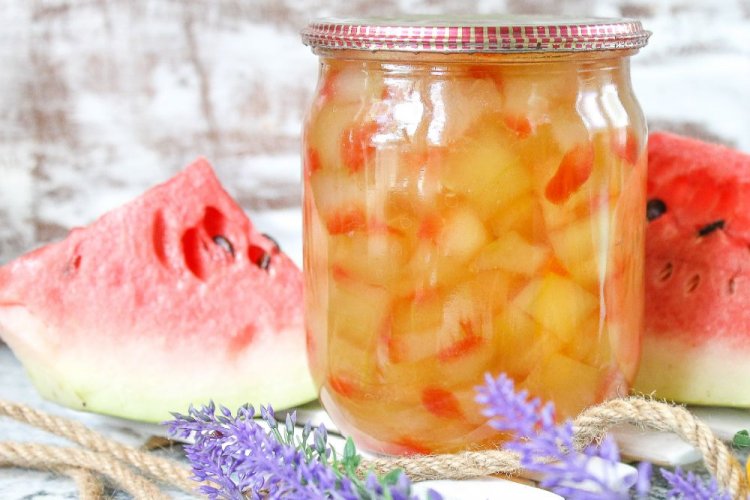 Wassermelonenrinden-Marmelade mit Soda