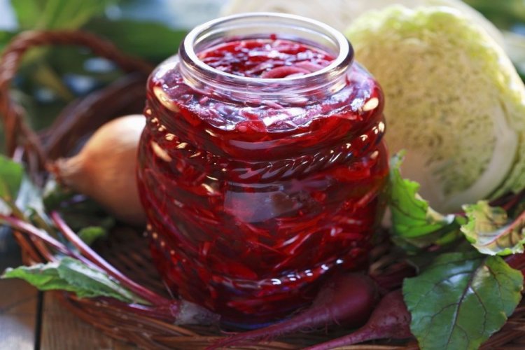 Rote-Bete-Dressing für Borschtsch mit Kohl und Zitronensäure